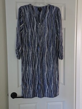 JM Collection Blue Patterned Zippered V‑neck Shift Dress